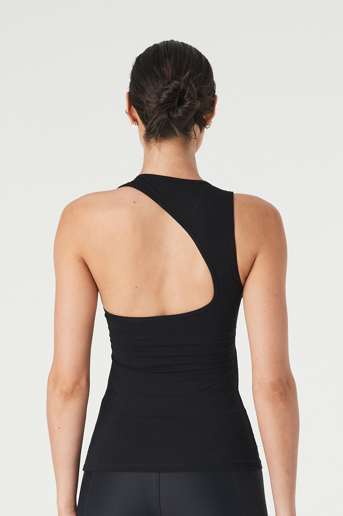 Camillè Curve Top - Black - 1Ō8 SPORTIF