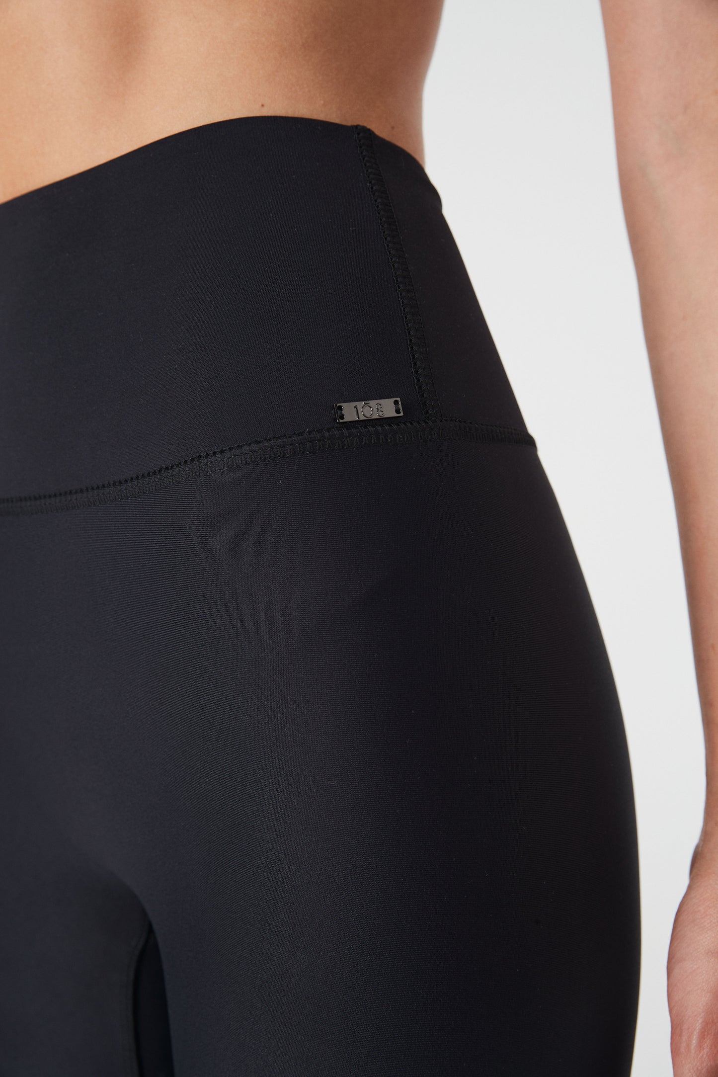 Sculpt Seamless Compression Leggings - Black - 1Ō8 SPORTIF
