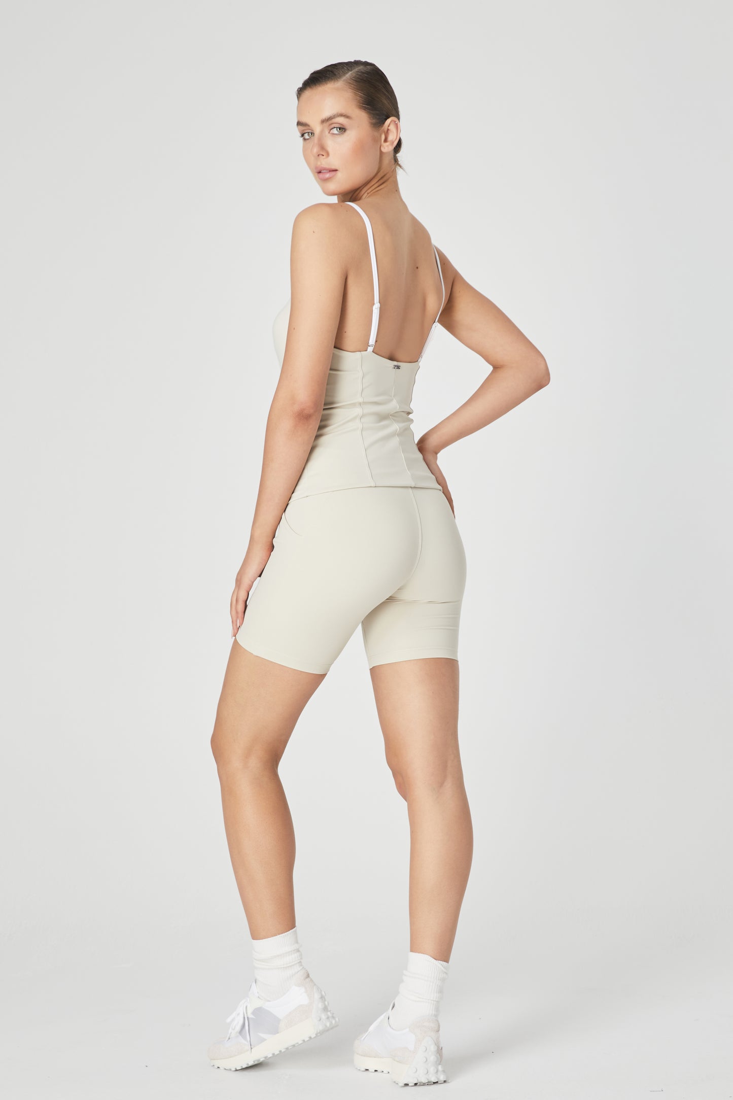 Océane Sweetheart Top - Sand/White - 1Ō8 SPORTIF
