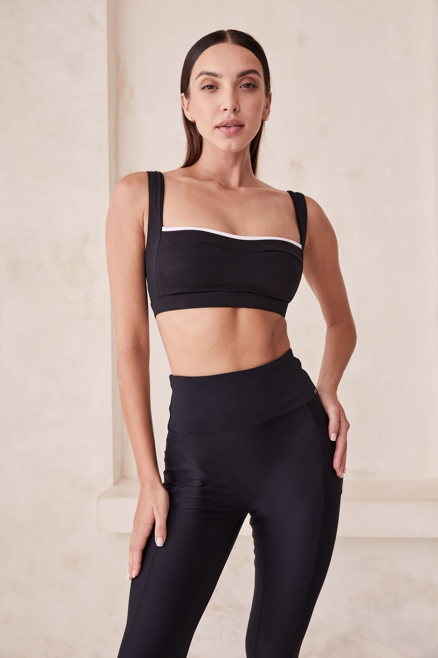 Capri Cutout Crop - Black