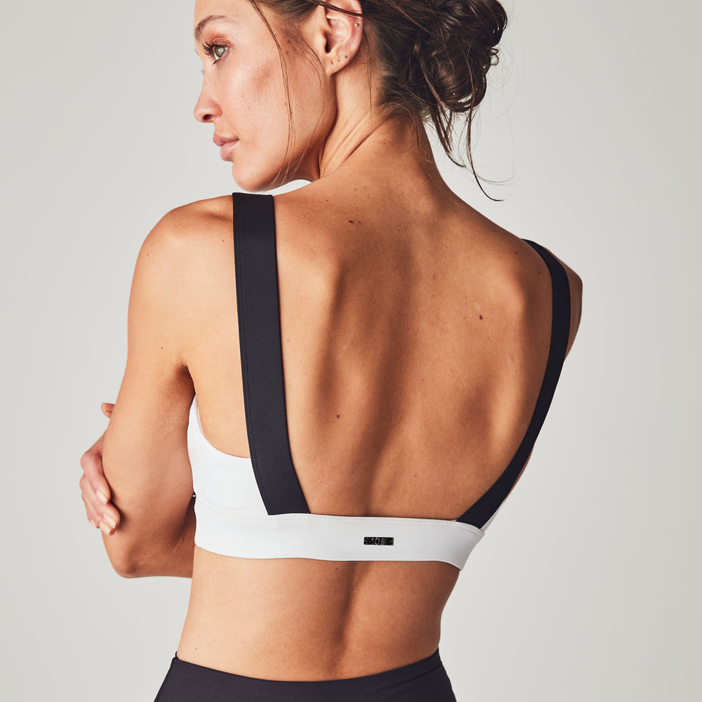 
                      
                        Cèline Contour Crop - White - 1Ō8 SPORTIF
                      
                    