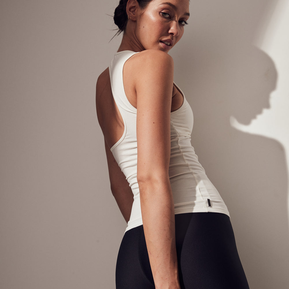 
                      
                        Camillè Curve Top - Creme - 1Ō8 SPORTIF
                      
                    