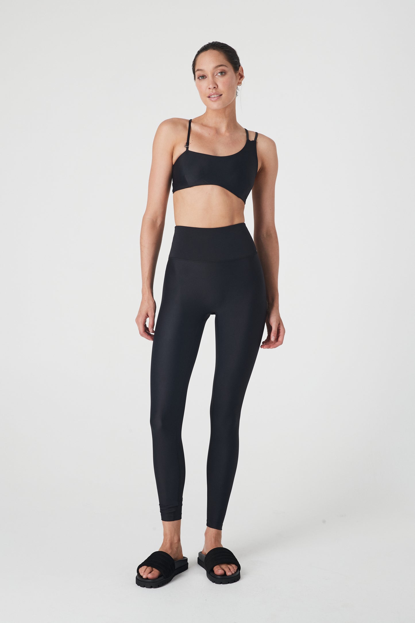 Cénes Off-Centre Crop - Black - 1Ō8 SPORTIF